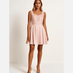 AMANDA Kort rosa kjole med blondeoverdel � elegant feststil fra Jollyyoung.dk