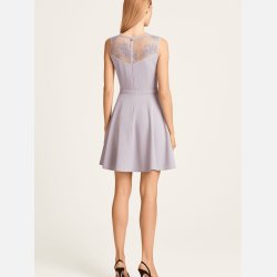 ANTAL Elegant gr� kjole med broderiet mesh