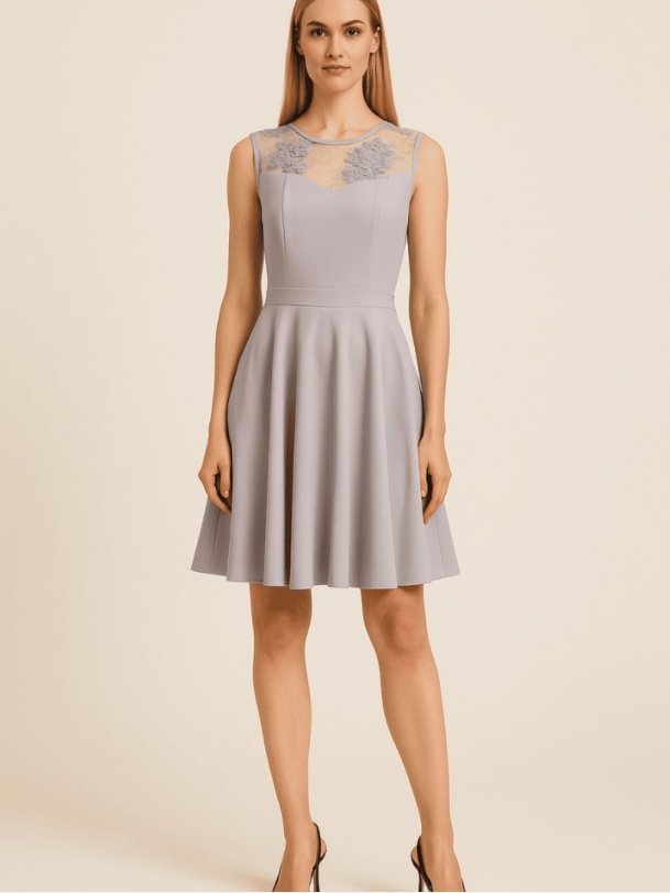 ANTAL Elegant gr� kjole med broderiet mesh