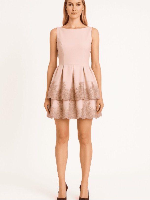 ANTAL Elegant rose kjole med lagdelt sk�rt og fine blondekanter