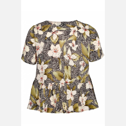 ALANA Plus size bluse i blomster print � feminin og let fra Jollyyoung.dk