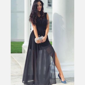 ALISSA Lang sort kjole med slids � elegant maxi kjole til fest