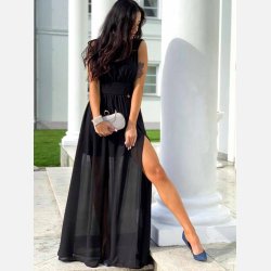 ALISSA Lang sort kjole med slids � elegant maxi kjole til fest