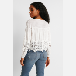 BARDOT Hvid top med broderier � Boheme elegance fra Jollyyoung.dk