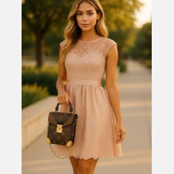 DIANA Romantisk kjole i nude blonde med sl�jfe i taljen