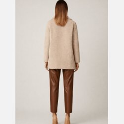 Diora kort jakke i bl�d imiteret pels i creme