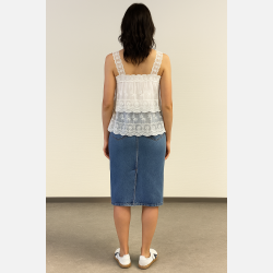 ELENA Hvid top med broderier � Romantisk sommerstil fra Jollyyoung.dk