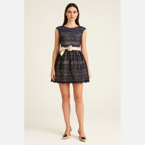 ESTERA Kort navybl� blondekjole med sl�jfe � Elegant fra Jollyyoung.dk