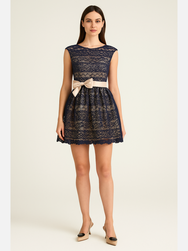 ESTERA Kort navybl� blondekjole med sl�jfe � Elegant fra Jollyyoung.dk