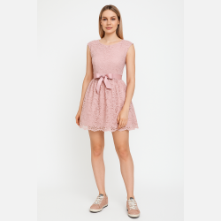 ESTERA Kort rosa blondekjole med sl�jfe � Feminin fra Jollyyoung.dk