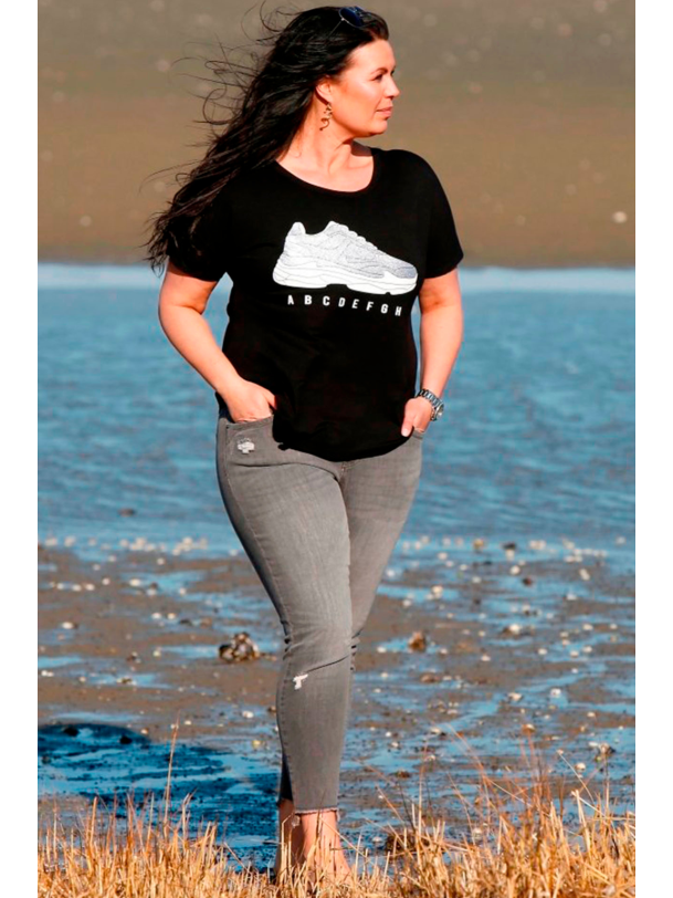 FIA Plus size denim bukser med sliddetaljer � komfort og stil fra Jollyyoung.dk