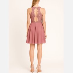 GATTI 2 Eksklusiv kort lyngfarvet kjole med sten, broderier og elegant rygdesign