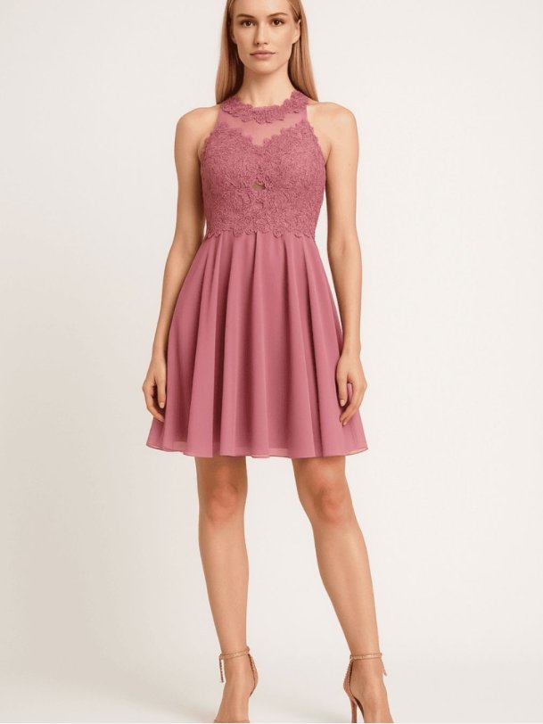 GATTI 2 Eksklusiv kort lyngfarvet kjole med sten, broderier og elegant rygdesign