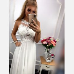 GATTI Hvid lang blondekjole med �ben ryg og perledetaljer