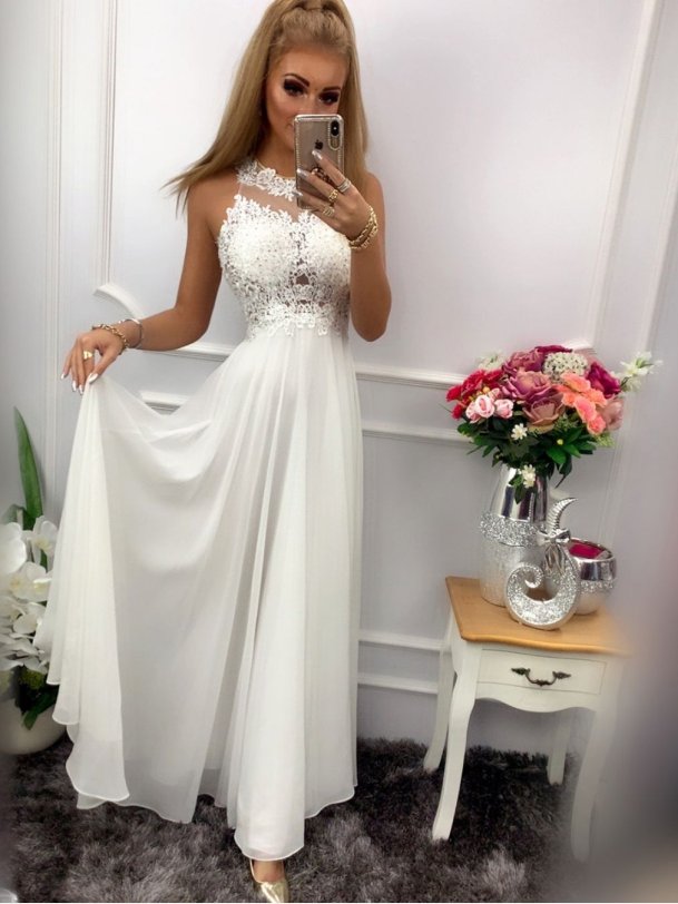 GATTI Hvid lang blondekjole med �ben ryg og perledetaljer