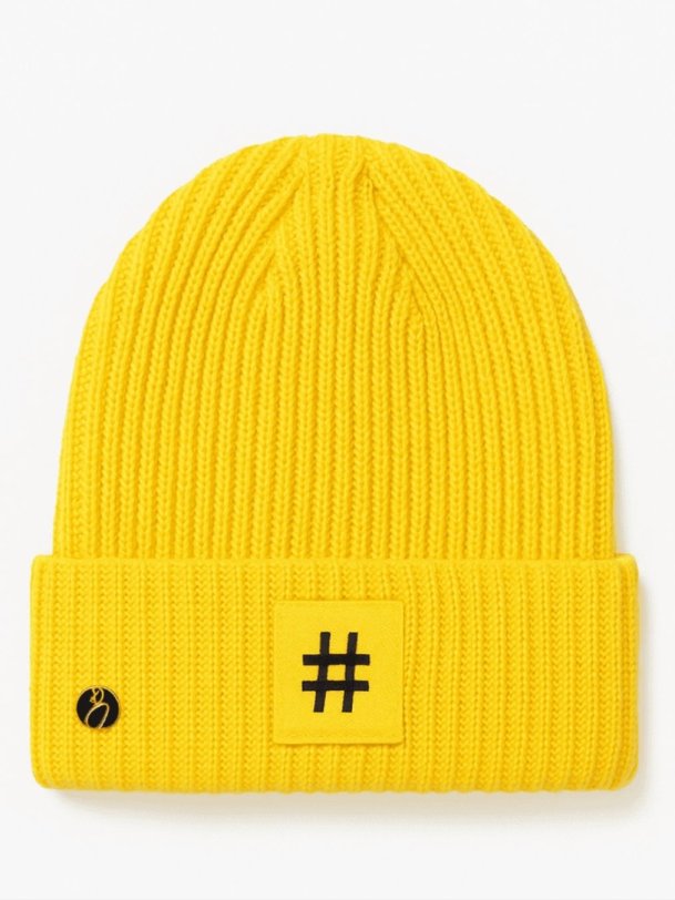 HADI ribstrikket hue i gul farve med ikonisk hashtag-detalje