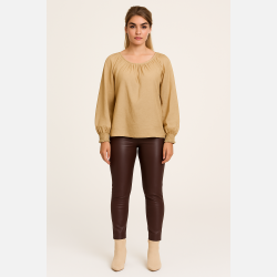 IVA Beige satin bluse i afslappet pasform � tidl�s elegance fra Jollyyoung.dk