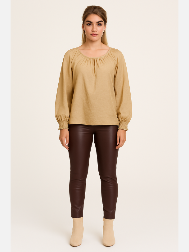 IVA Beige satin bluse i afslappet pasform � tidl�s elegance fra Jollyyoung.dk