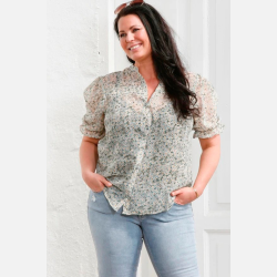 LILA Plus size skjorte i blomster print � romantisk og let fra Jollyyoung.dk
