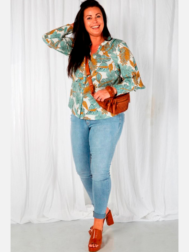 LONDYN Plus size skjorte i bladprint � farverig og let fra Jollyyoung.dk