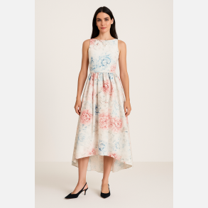 NIUTA Lang blomstret kjole med lukket ryg � romantisk elegance fra Jollyyoung.dk