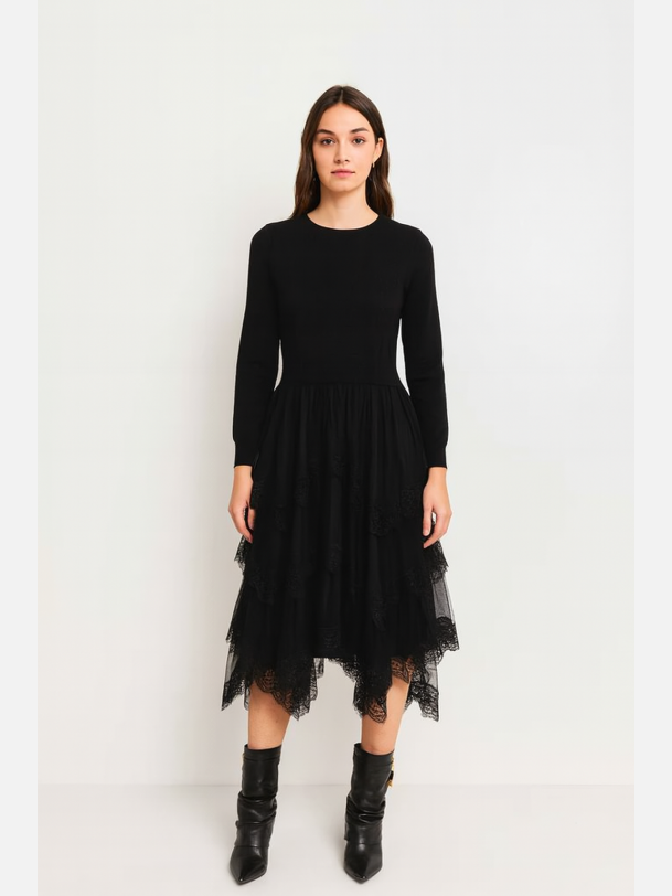 NOLI Sort kjole med blonder og fl�selag � Romantisk og elegant fra Jollyyoung.dk