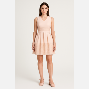 NORIS 2 Kort rosa blondekjole med sl�jfe bagp� � romantisk festlook fra Jollyyoung.dk