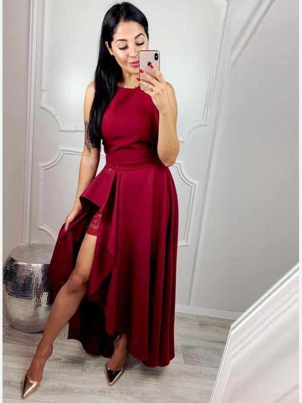 SONIA Lang kjole i bordeaux farve � elegant asymmetrisk festkjole med slids