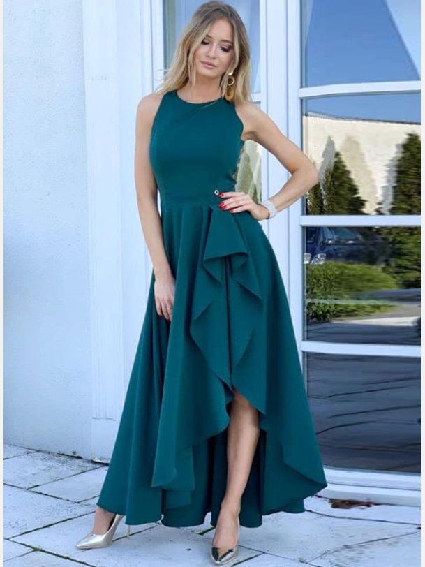 SONIA Lang kjole i smaragdgr�n � elegant asymmetrisk festkjole med �ben ryg