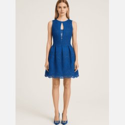 VIKTORIA Feminin kort bl� kjole med meshdetaljer og broderier