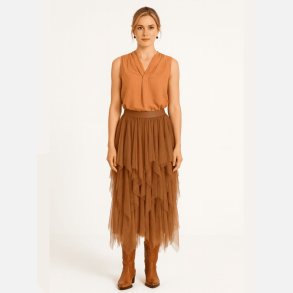 VALORA 2 elegant tank top i brun farve � bl�dt fald og tidl�st, feminint design