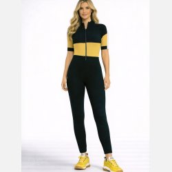 Vanessa buksedragt i elegant stil � secondhand design i sort med feminin pasform