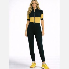 Vanessa buksedragt i elegant stil � secondhand design i sort med feminin pasform